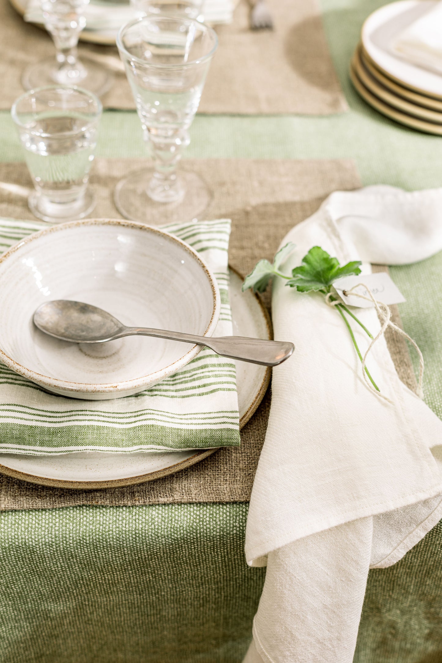 GÄSTABUD Viskustykki offwhite green