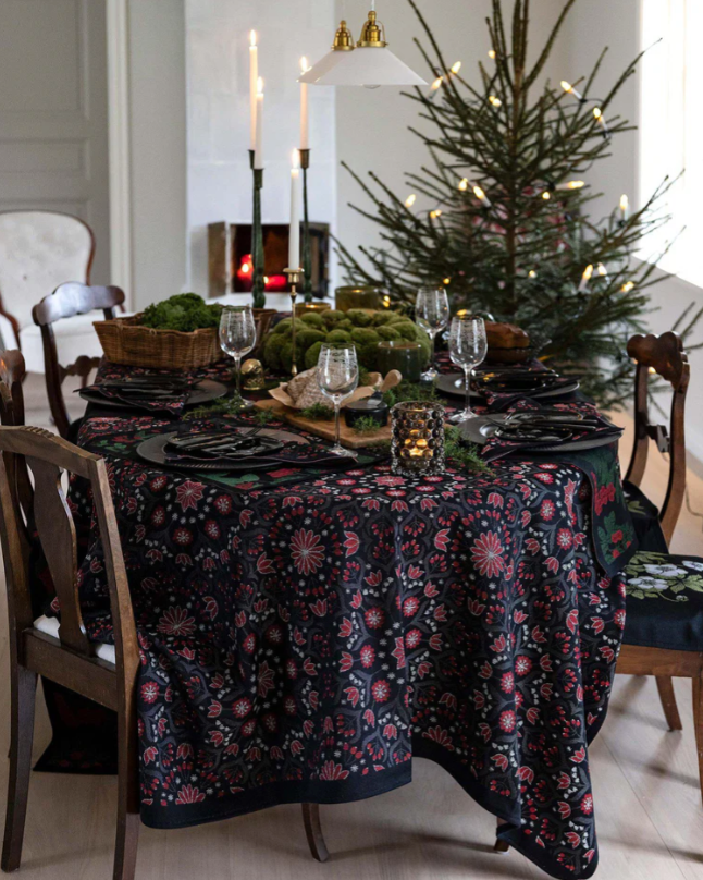 BETTYS JUL - Borðdúkur 145 x 210 cm