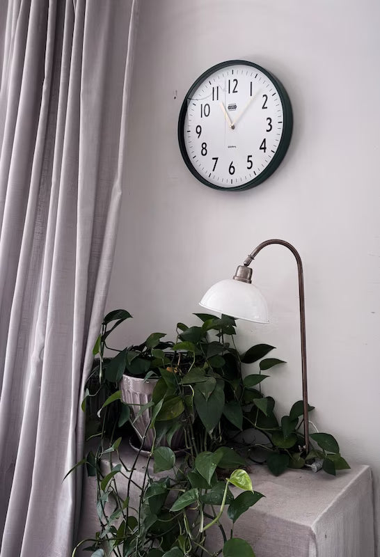 Veggklukka -  35 cm Black